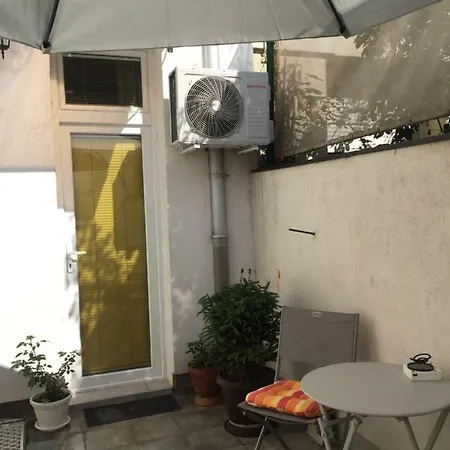 Crown Street Garden Studio Белград Екстериор снимка